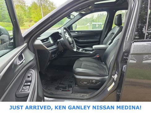Used 2024 Jeep Grand Cherokee Altitude AWD/4WD image 14
