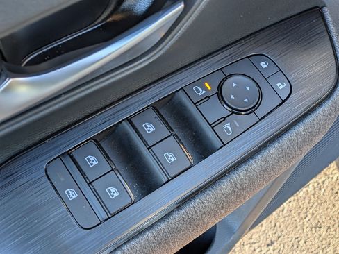 Used 2025 Nissan Kicks SV w/ SV Premium Package image 15