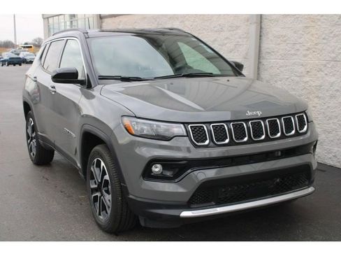 Used 2023 Jeep Compass Limited image 2