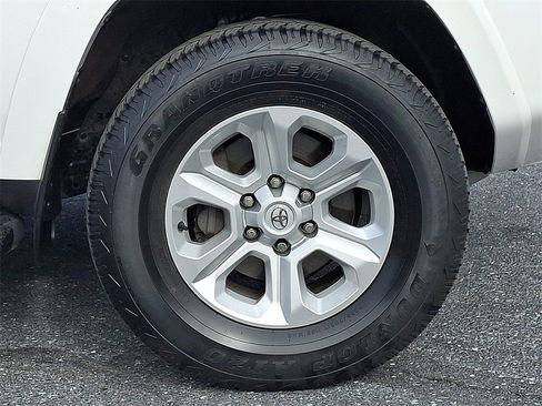 Used 2023 Toyota 4Runner SR5 Premium image 8