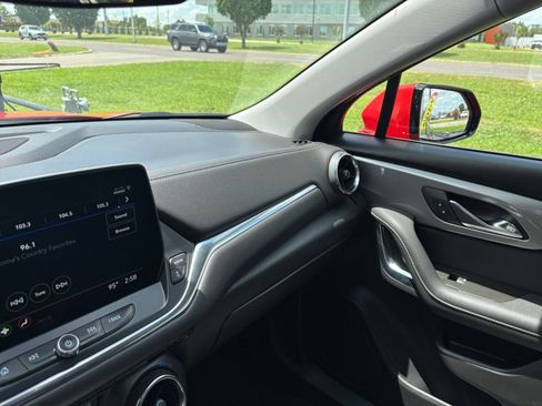 Used 2025 Chevrolet Blazer LT FWD image 36