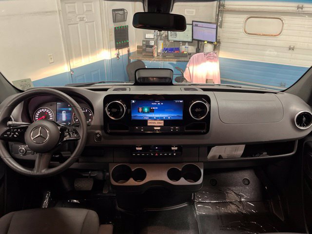Used 2025 Mercedes-Benz Sprinter 2500 image 6