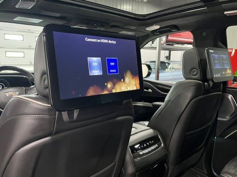 Certified 2023 Cadillac Escalade Sport Platinum w/ LPO, ONYX Package AWD/4WD image 11