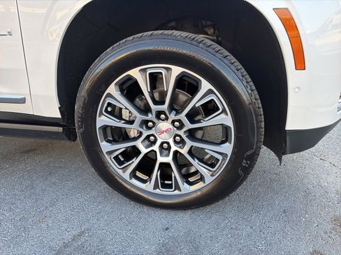 Used 2025 GMC Yukon Denali w/ Denali Reserve Package image 3