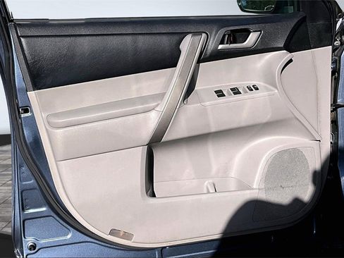 Used 2013 Toyota Highlander Plus image 24