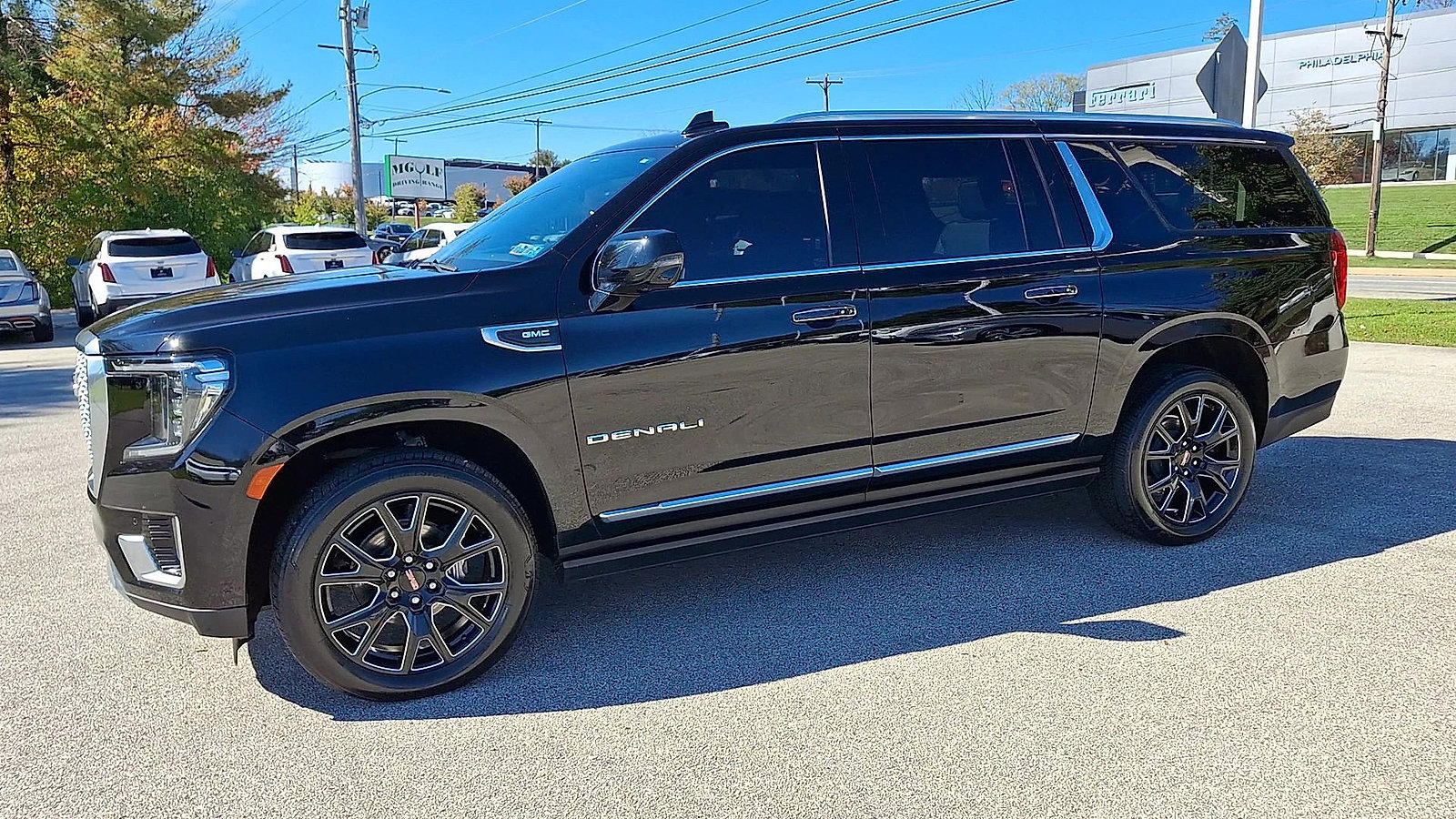 Certified 2023 GMC Yukon XL Denali w/ Denali Reserve Package AWD/4WD image 5