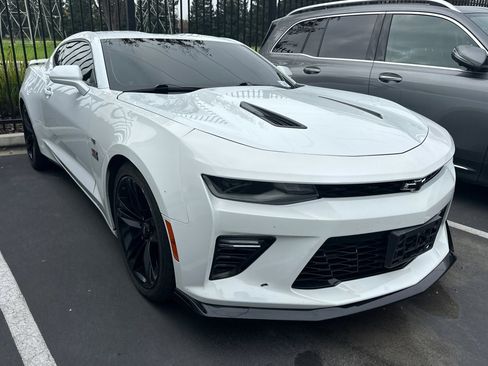 Used 2018 Chevrolet Camaro SS image 2