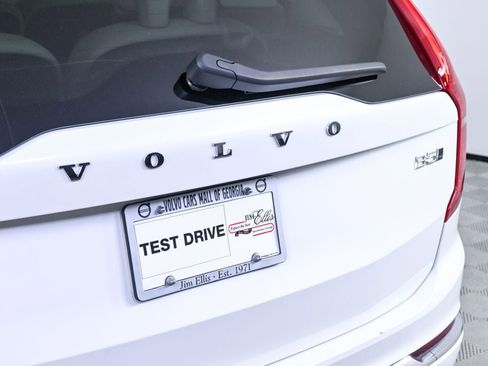 Certified 2023 Volvo XC90 B5 Plus image 38