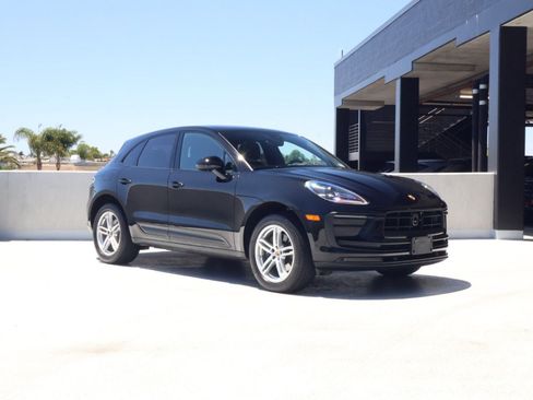 Certified 2024 Porsche Macan AWD/4WD image 7