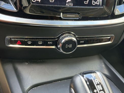 Used 2020 Volvo S60 T5 Momentum FWD image 17