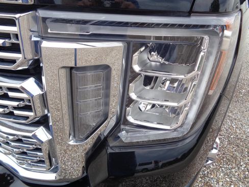 Used 2020 GMC Sierra 3500 Denali w/ Denali Ultimate Package image 23