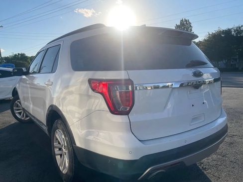 Used 2017 Ford Explorer XLT w/ Equipment Group 201A FWD image 7