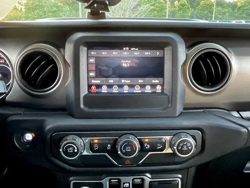 Used 2018 Jeep Wrangler Unlimited Sport S AWD/4WD image 32