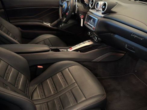 Used 2017 Ferrari California T image 16
