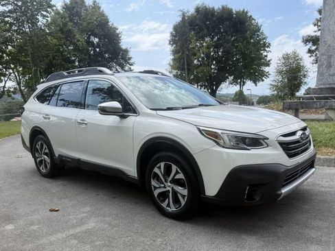 Used 2020 Subaru Outback Touring XT AWD/4WD image 3