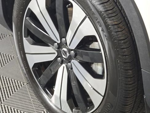 Certified 2023 Volvo XC40 Recharge Plus AWD/4WD image 7