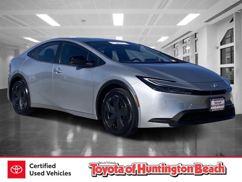 Certified 2025 Toyota Prius LE image 1