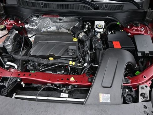 Used 2025 Chevrolet Trax LT w/ LT Convenience Package FWD image 16