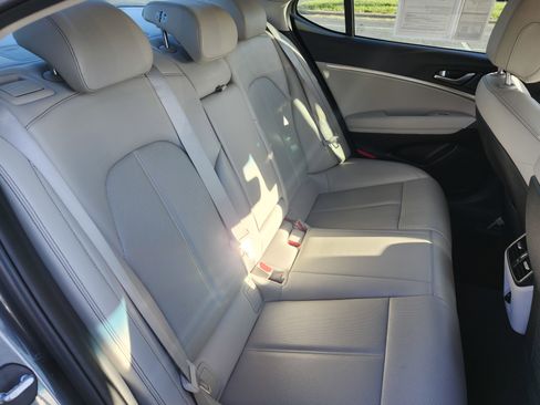 Used 2019 Genesis G70 2.0T Advanced RWD image 21