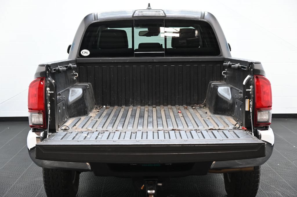 Used 2018 Toyota Tacoma SR5 AWD/4WD image 17