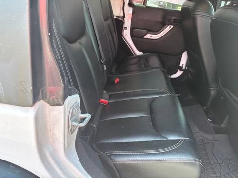 Used 2014 Jeep Wrangler Unlimited Rubicon w/ Connectivity Group AWD/4WD image 16