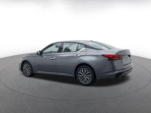 Used 2025 Nissan Altima 2.5 SV FWD image 7