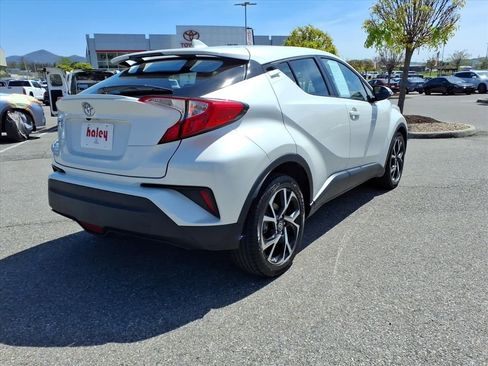 Used 2018 Toyota C-HR XLE FWD image 4