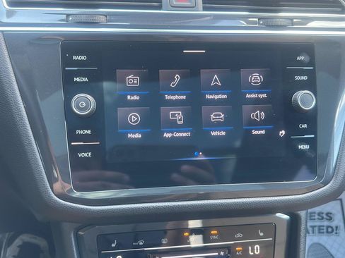 Used 2023 Volkswagen Tiguan SE AWD/4WD image 29