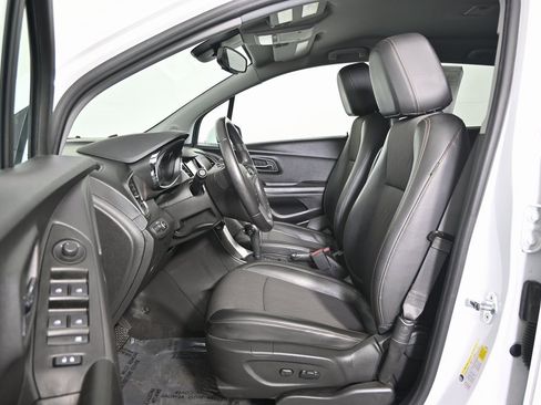 Used 2022 Chevrolet Trax LT w/ LT Convenience Package image 20