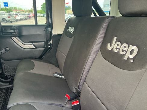 Used 2015 Jeep Wrangler Unlimited Sport w/ Connectivity Group AWD/4WD image 22