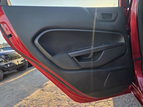 Used 2011 Ford Fiesta SE w/ Super Fuel Economy Pkg image 11