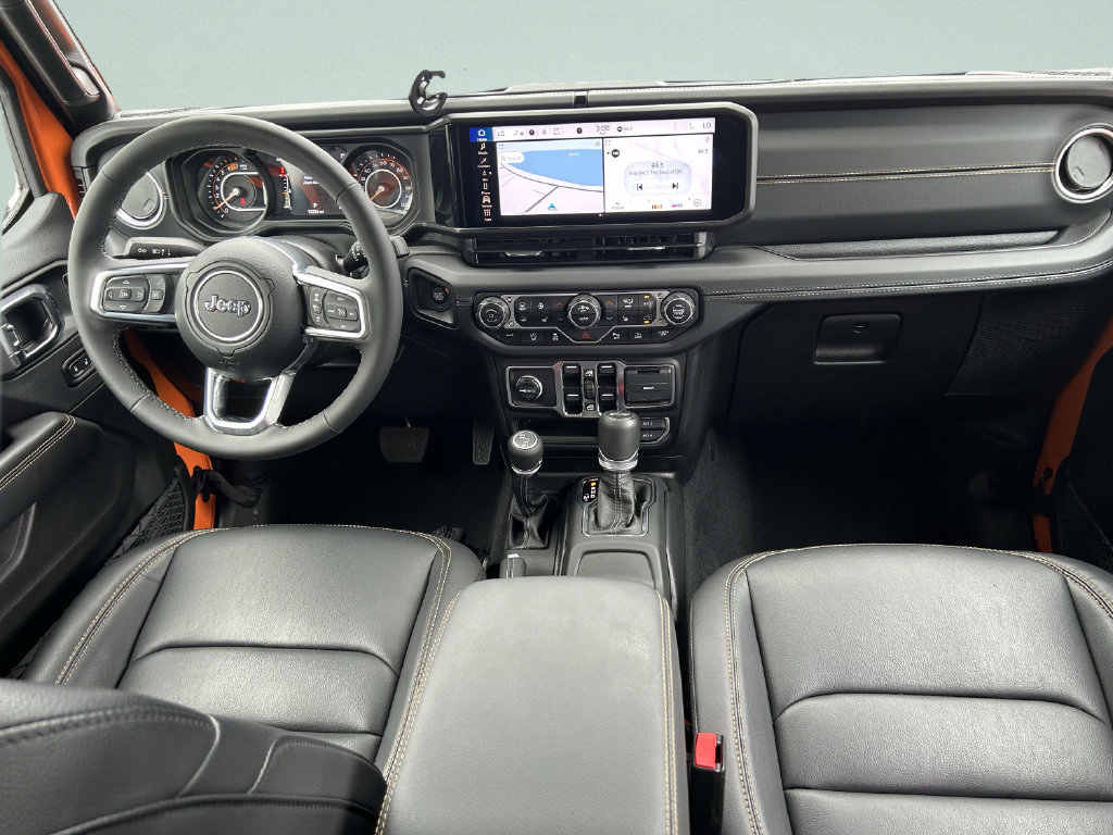Used 2025 Jeep Wrangler Unlimited Sahara AWD/4WD image 17