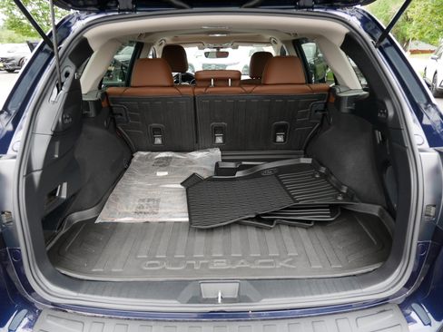 Used 2018 Subaru Outback 2.5i Touring AWD/4WD image 18