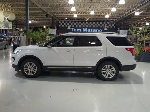 Used 2018 Ford Explorer XLT w/ Equipment Group 201A AWD/4WD image 12