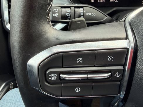 Used 2025 GMC Acadia Elevation image 33