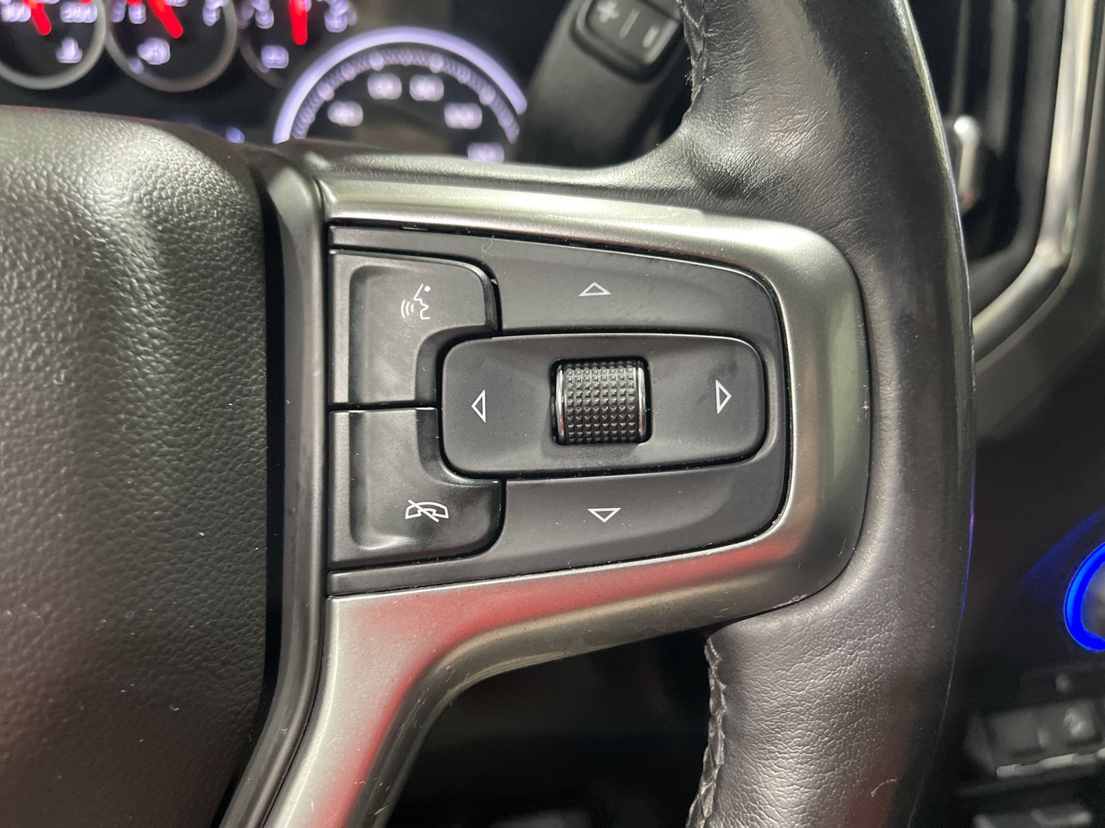 Used 2020 Chevrolet Silverado 1500 LT w/ Convenience Package AWD/4WD image 29