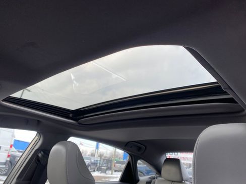 Used 2021 Toyota Avalon Limited image 11