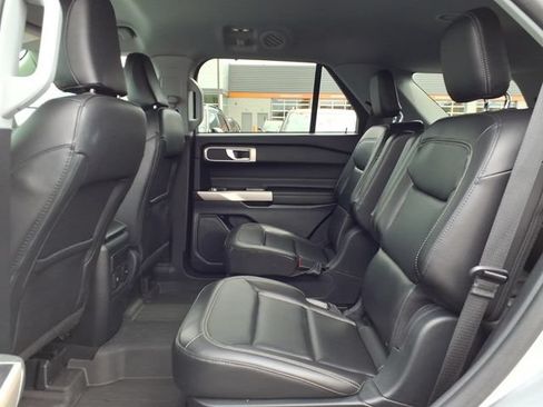 Certified 2023 Ford Explorer XLT w/ Equipment Group 202A AWD/4WD image 9