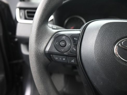 Used 2022 Toyota RAV4 LE image 11
