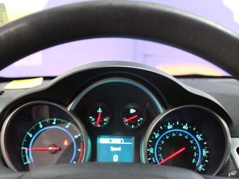 Used 2015 Chevrolet Cruze LT FWD image 18