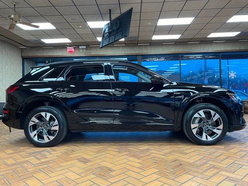 Used 2021 Audi e-tron Premium w/ Convenience Plus Package image 7