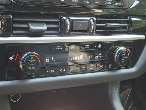 Certified 2024 Nissan Pathfinder SL w/ SL Premium Package AWD/4WD image 17