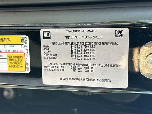 Used 2023 Chevrolet Suburban LT image 32