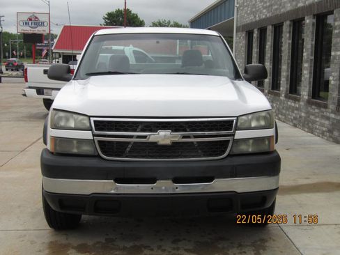 Used 2006 Chevrolet Silverado 2500 W/T RWD image 3