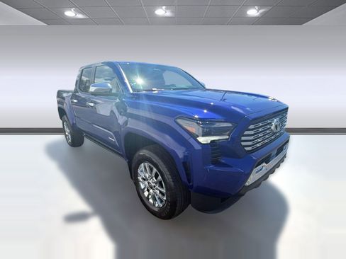 Used 2025 Toyota Tacoma Limited AWD/4WD image 7