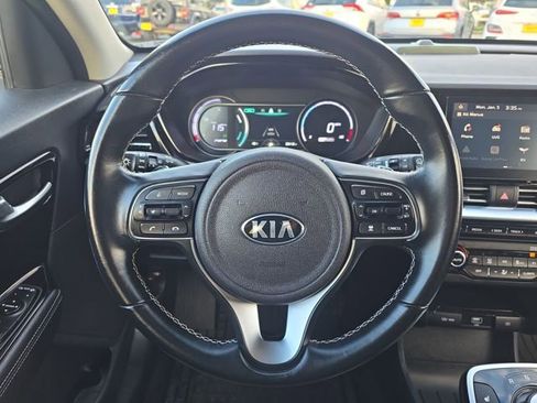 Used 2021 Kia Niro EX image 19
