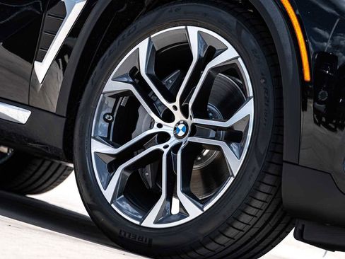 Used 2026 BMW X5 xDrive50e image 6