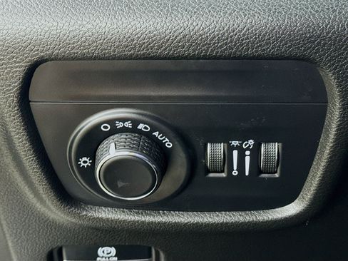 Used 2022 Jeep Grand Cherokee Altitude AWD/4WD image 13