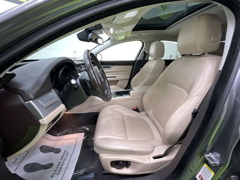Used 2017 Jaguar XF Prestige image 17