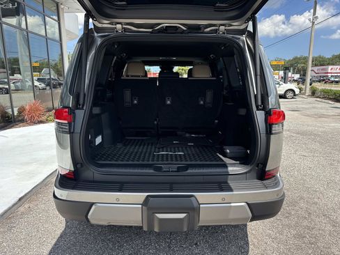 Used 2025 Lexus GX 550 w/ Accessory Package (CT) AWD/4WD image 11